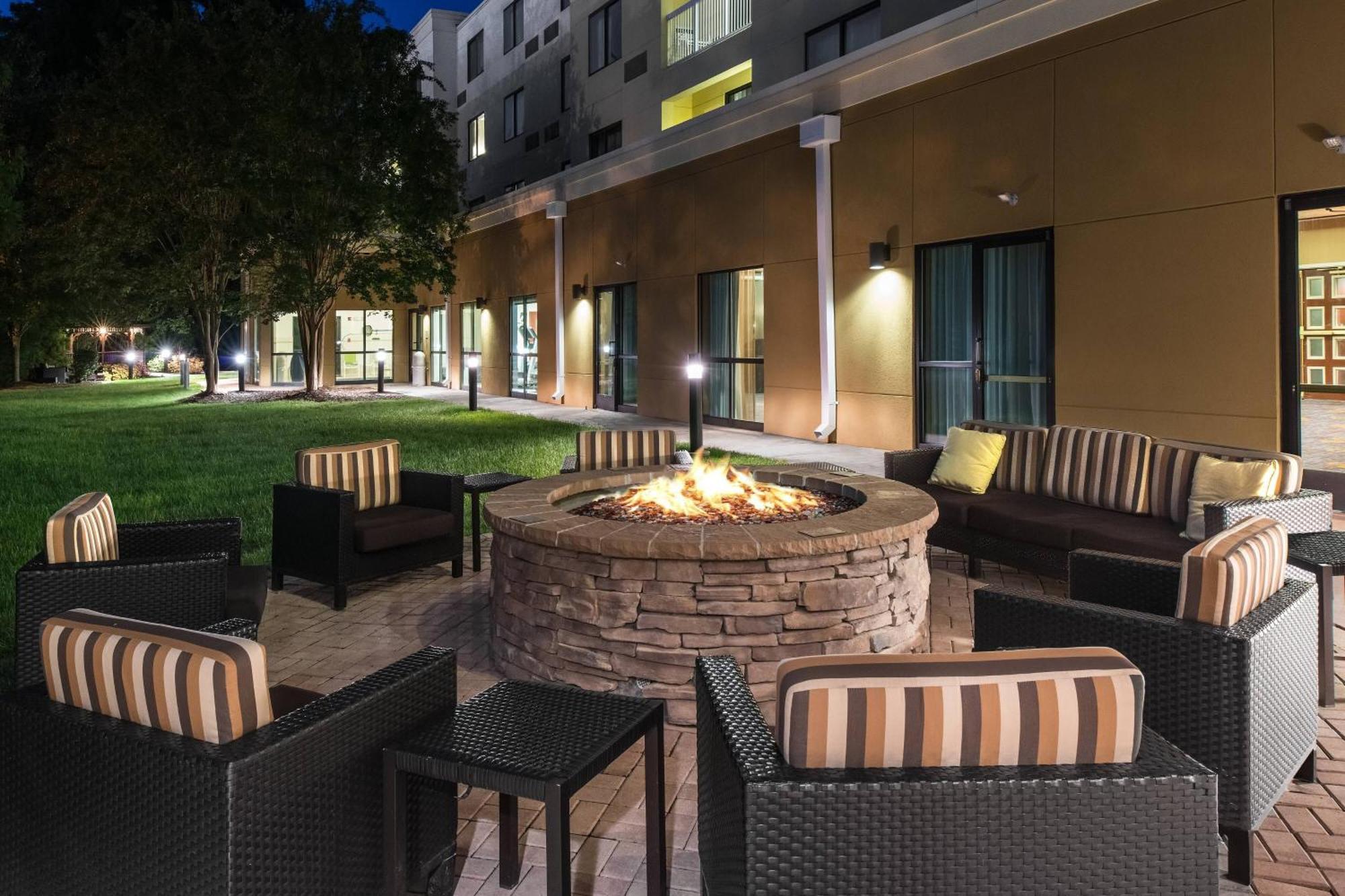 Courtyard By Marriott Charlotte Gastonia Exterior foto